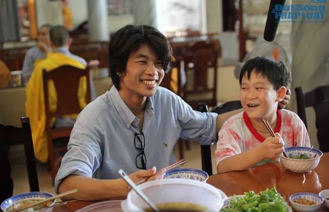 Hồ Quỳnh Hương dụ các thí sinh 